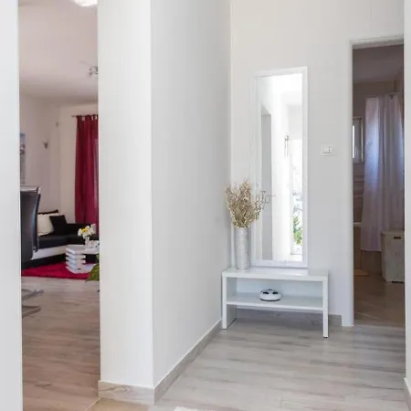 Apartmán Iv & La *
