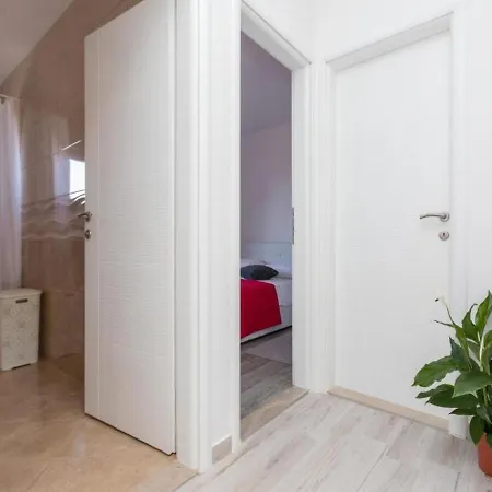 Iv & La Apartman *